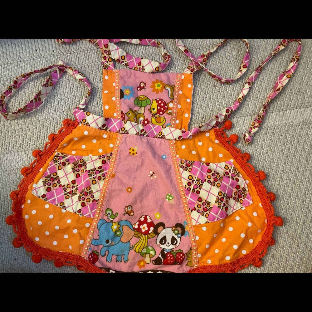 The cutest little apron EVER! size 2